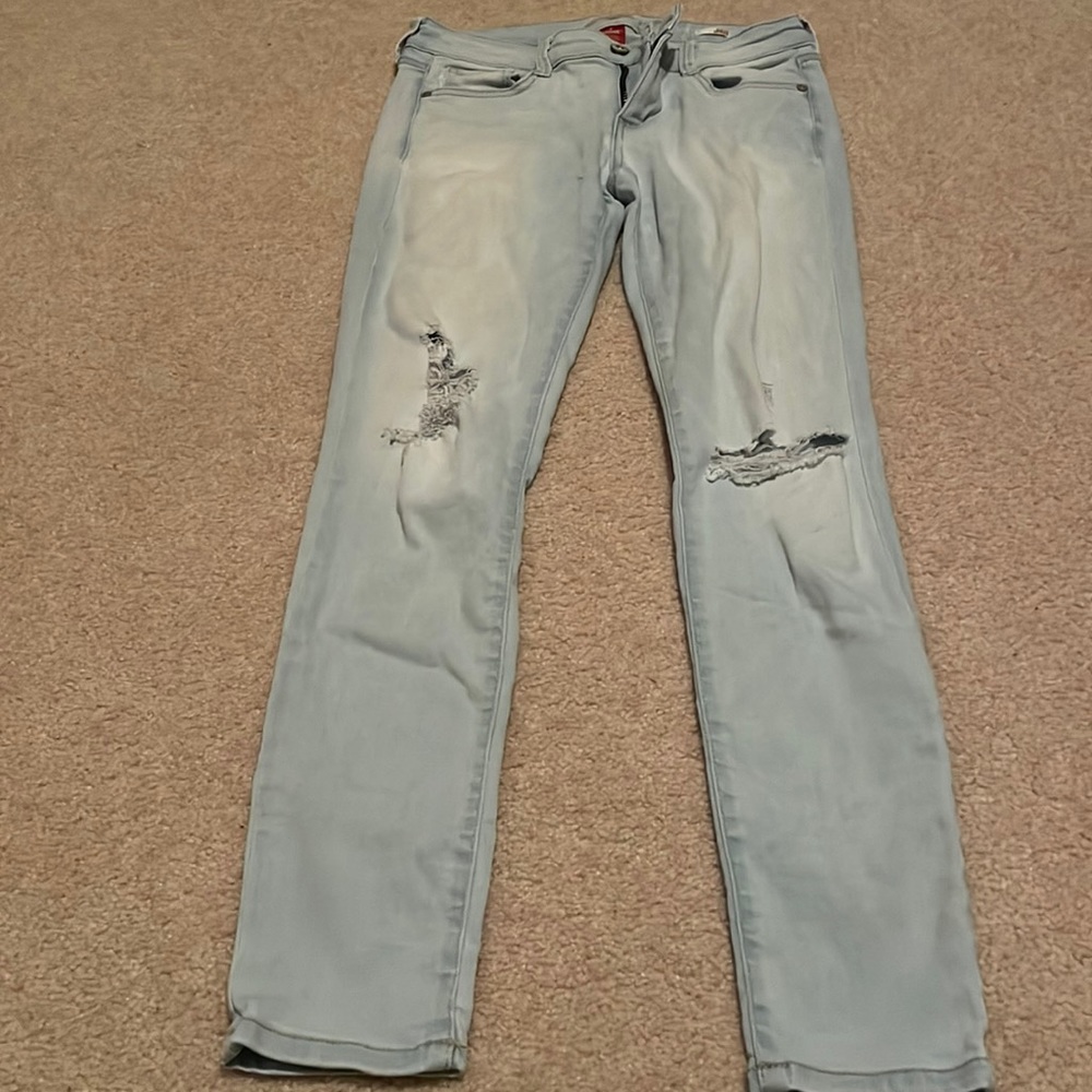 Light wash Ripped jeans